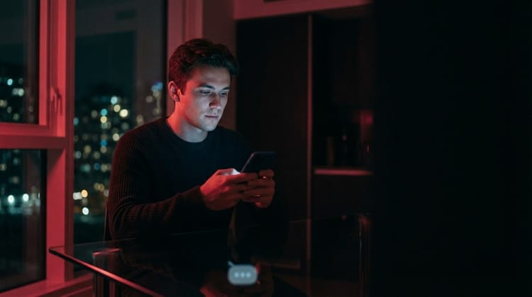 How to Ask a Girl Out on Tinder Without It Being Awkward 📲