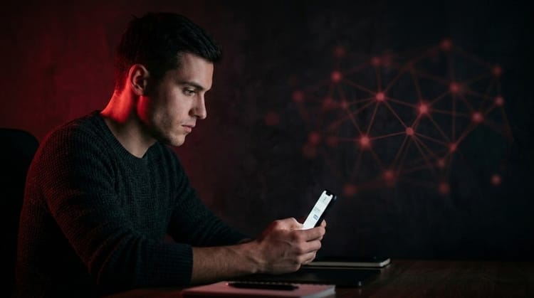 How to Keep a Conversation Going Over Text (Without Forcing It)