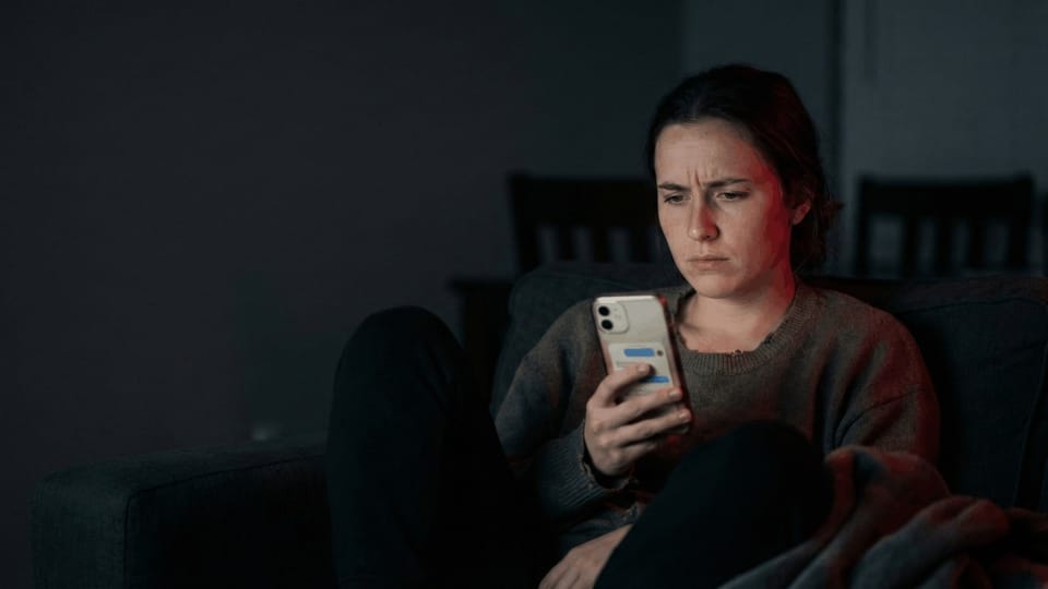 What to Text After a Bad First Date: When to Decline, When to Try Again